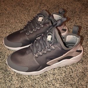 Nike Huarache Tennis shoes